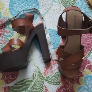 Shoedazzle Tan Boho Funky Platforms